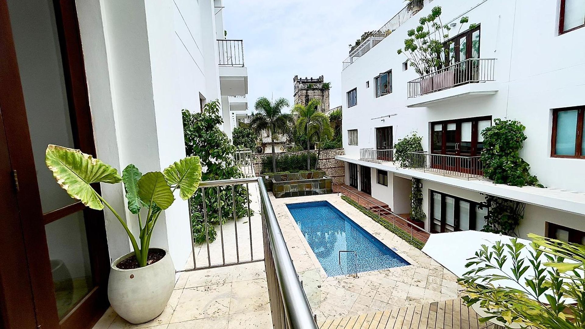 1br Modern In Old In Colonial Building *
