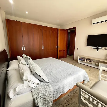 1br Modern In Old In Colonial Building *