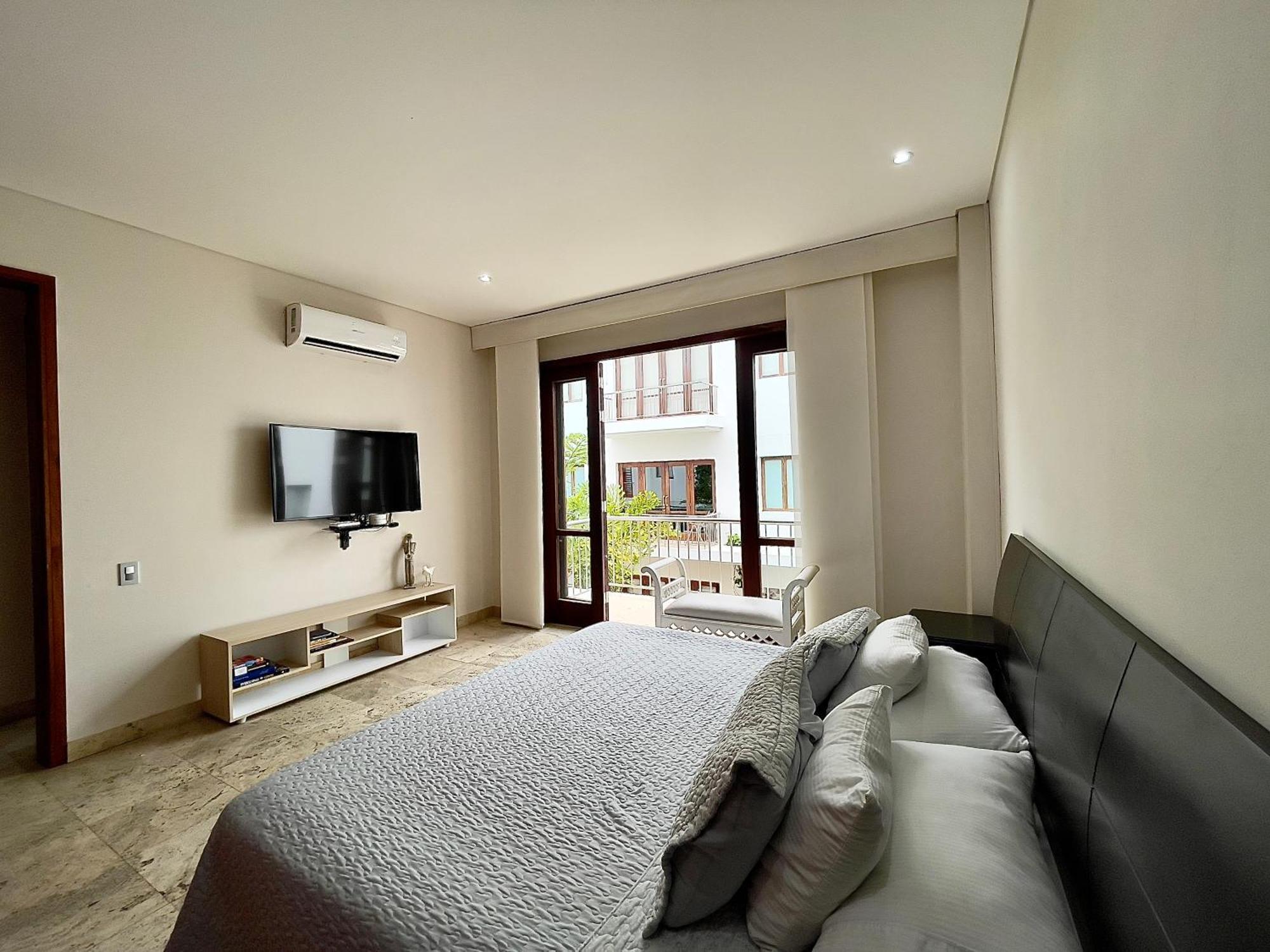 Apartment 1br Modern In Old In Colonial Building *